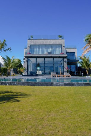 Imagen de la habitación del Hotel Perolas Villas Resort. Foto 16
