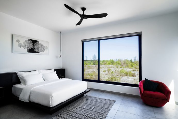 Imagen de la habitación del Hotel Perolas Villas Resort. Foto 17