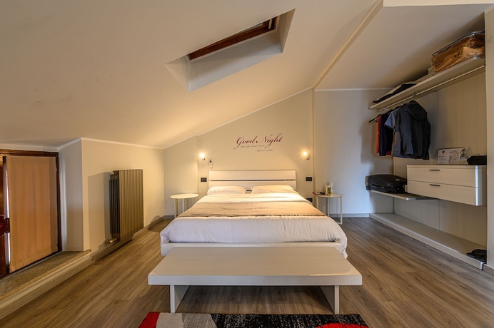 Imagen de la habitación del Hotel Perpoin. Foto 10