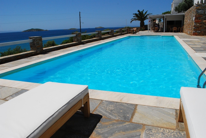 Imagen de la piscina del Hotel Perrakis. Foto 15