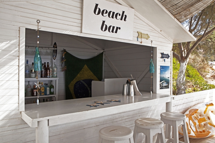 Imagen de los exteriores del Hotel Perrakis. Foto 14