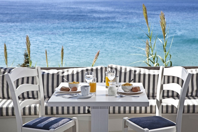 Imagen del bar/restaurante del Hotel Perrakis. Foto 4