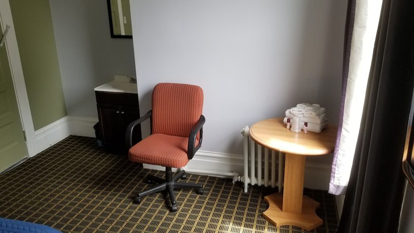 Imagen de la habitación del Hotel Perramont. Foto 6