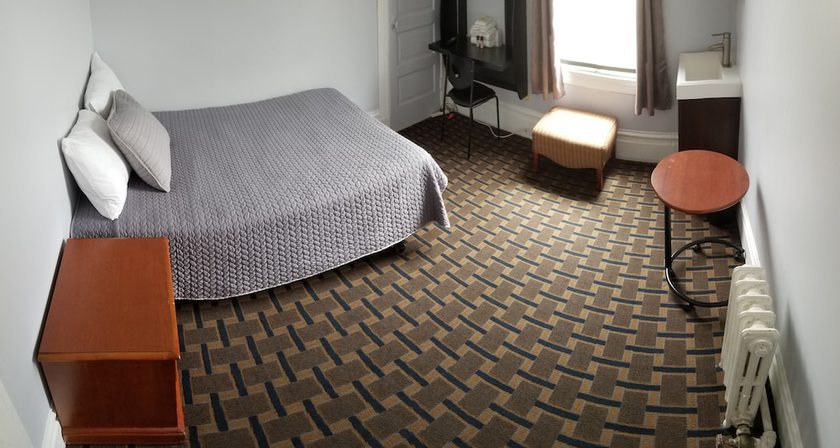 Imagen de la habitación del Hotel Perramont. Foto 8