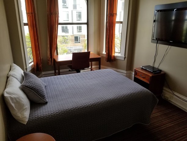 Imagen de la habitación del Hotel Perramont. Foto 19