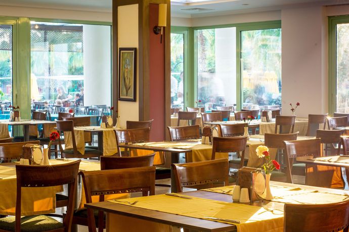 Imagen del bar/restaurante del Hotel Perre Delta. Foto 9