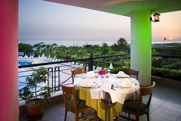 Imagen del bar/restaurante del Hotel Perre Delta. Foto 10