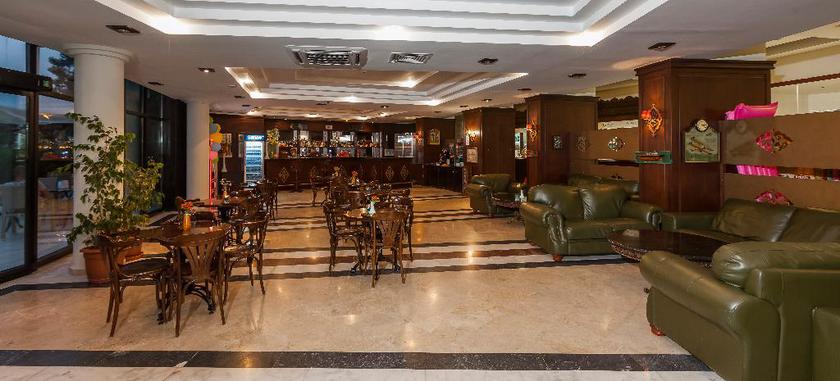 Imagen del bar/restaurante del Hotel Perre La Mer Resort & Spa. Foto 10