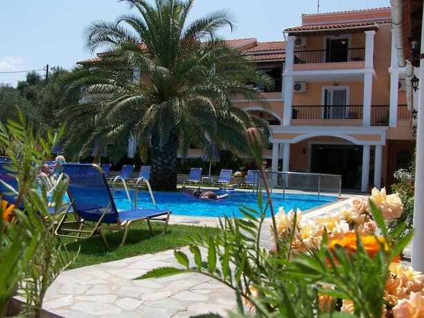 Imagen general del Hotel Perros. Foto 13