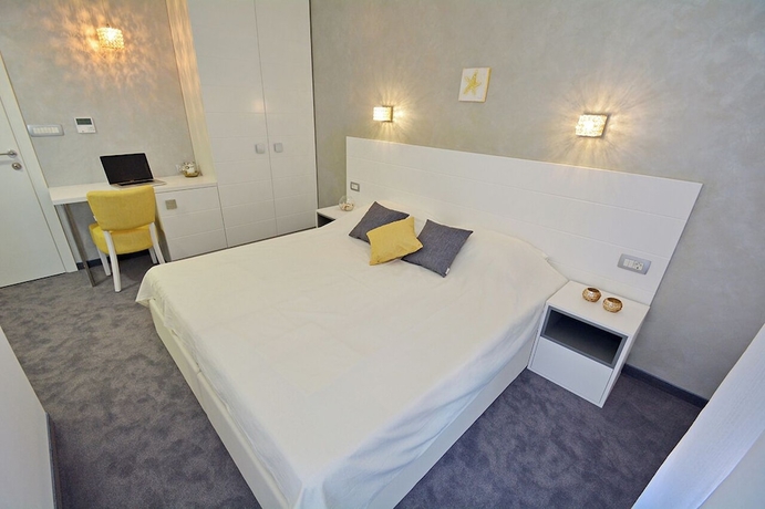 Imagen de la habitación del Hotel Perseus Budva. Foto 2