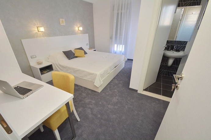 Imagen de la habitación del Hotel Perseus Budva. Foto 3