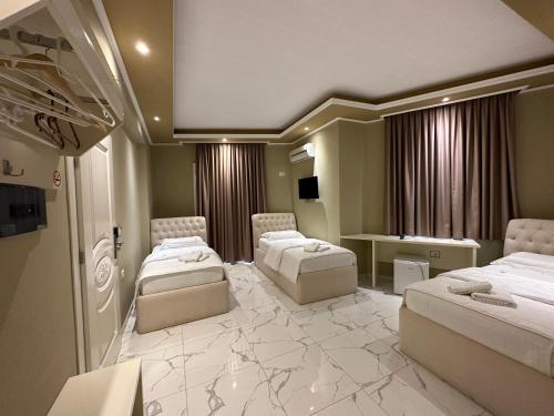 Imagen de la habitación del Hotel Perseus. Foto 16
