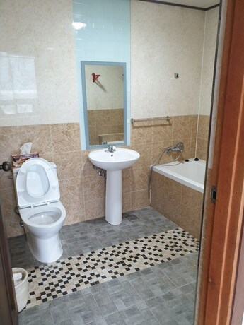 Imagen de la habitación del Hotel Persimmon Tourist. Foto 36