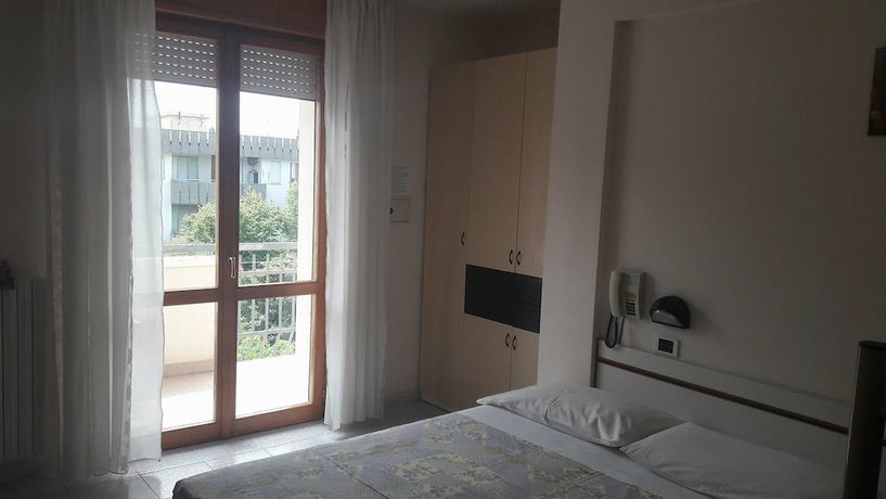 Imagen de la habitación del Hotel Perugini. Foto 7