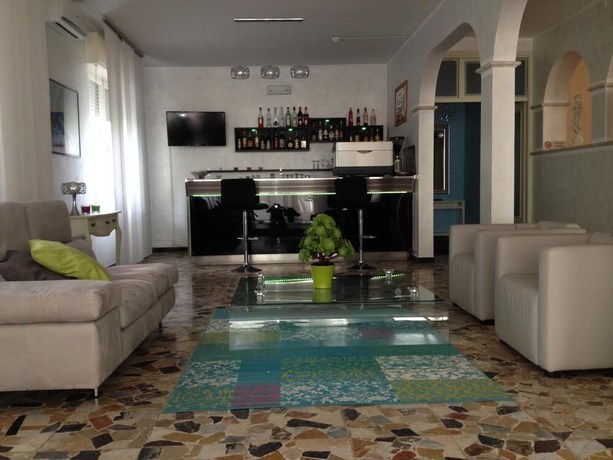 Imagen de los interiores del Hotel Perugini. Foto 19