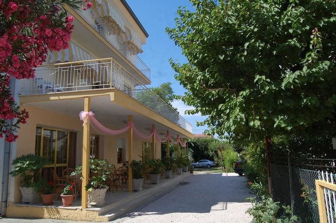 Imagen de los interiores del Hotel Perugini. Foto 20