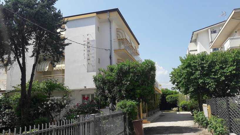 Imagen de los exteriores del Hotel Perugini. Foto 15