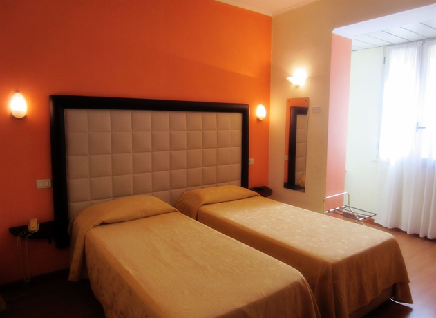 Imagen de la habitación del Hotel Perugino. Foto 8