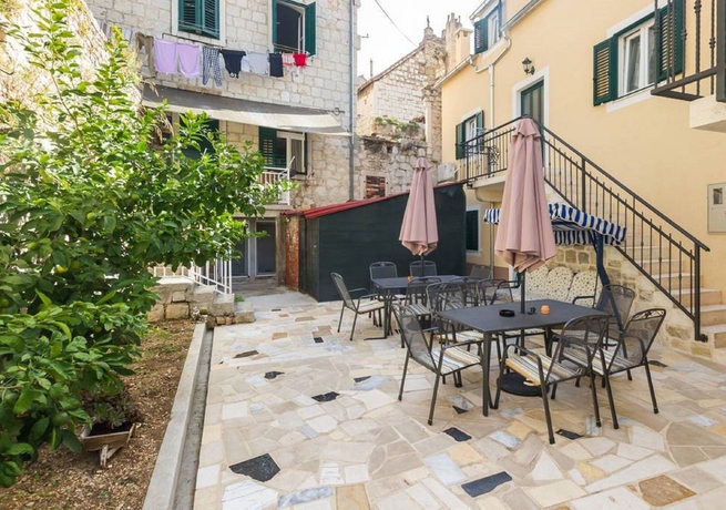 Imagen de los exteriores del Hotel Peruzovic Rooms 2. Foto 14