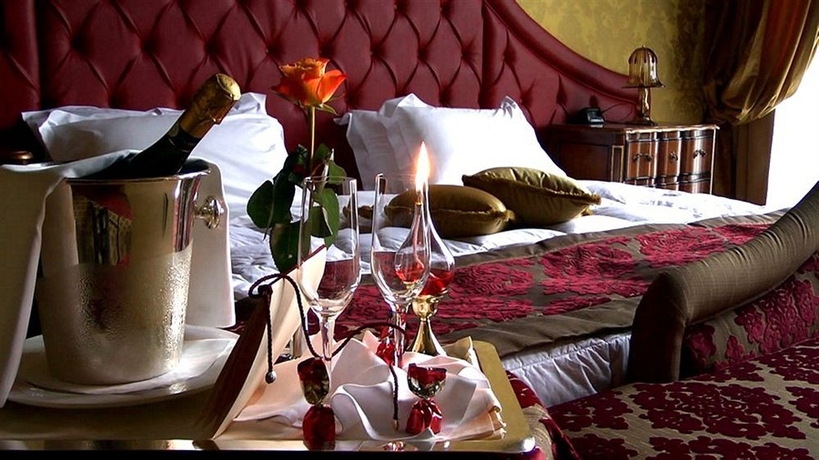 Imagen de la habitación del Hotel Pesaro Palace. Foto 5