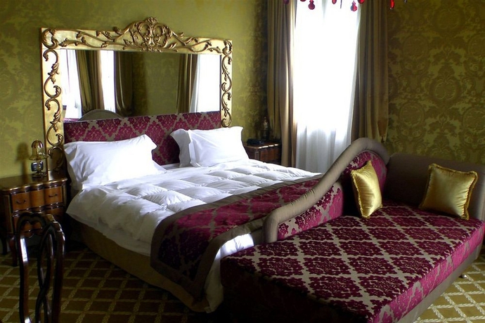 Imagen de la habitación del Hotel Pesaro Palace. Foto 7