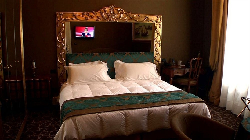 Imagen de la habitación del Hotel Pesaro Palace. Foto 8