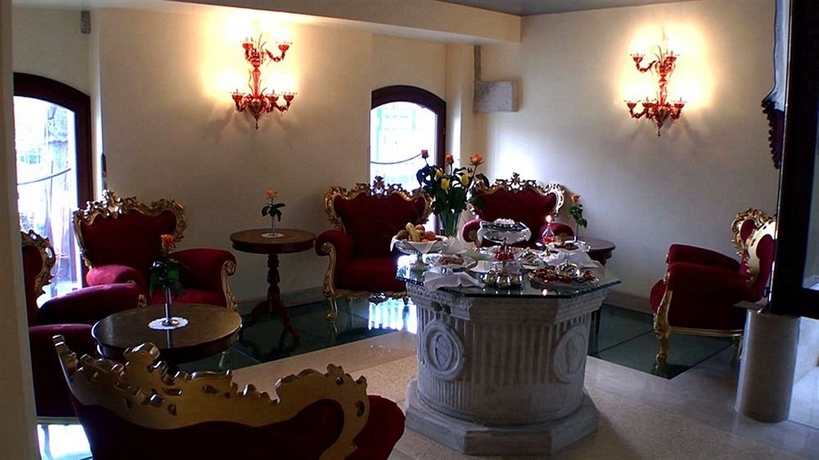 Imagen del bar/restaurante del Hotel Pesaro Palace. Foto 1