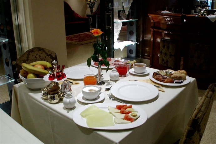 Imagen del bar/restaurante del Hotel Pesaro Palace. Foto 3