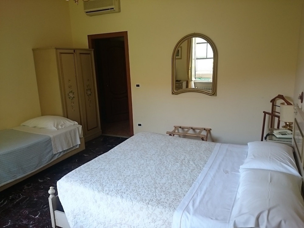 Imagen de la habitación del Hotel Pescetto. Foto 12