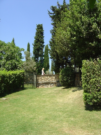 Imagen de los exteriores del Hotel Pescille. Foto 3