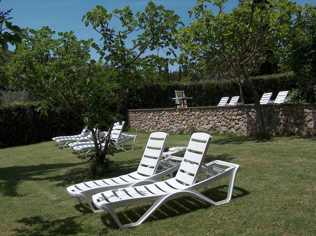 Imagen de los exteriores del Hotel Pescille. Foto 4