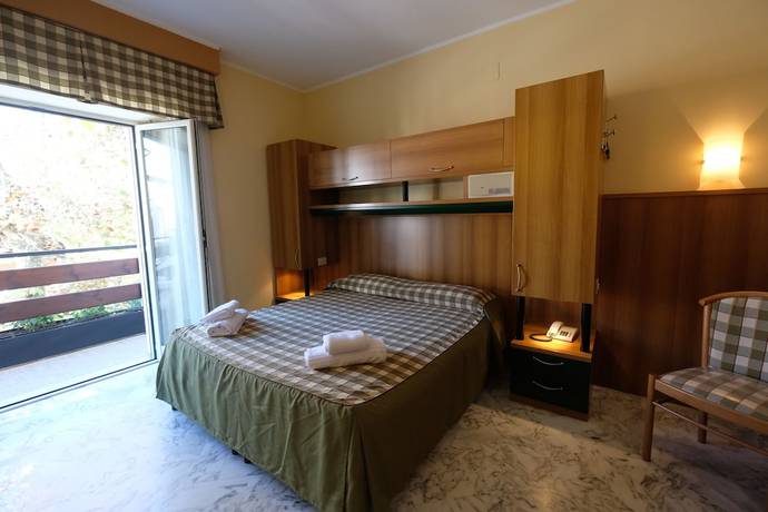 Imagen de la habitación del Hotel Pescofalcone. Foto 11
