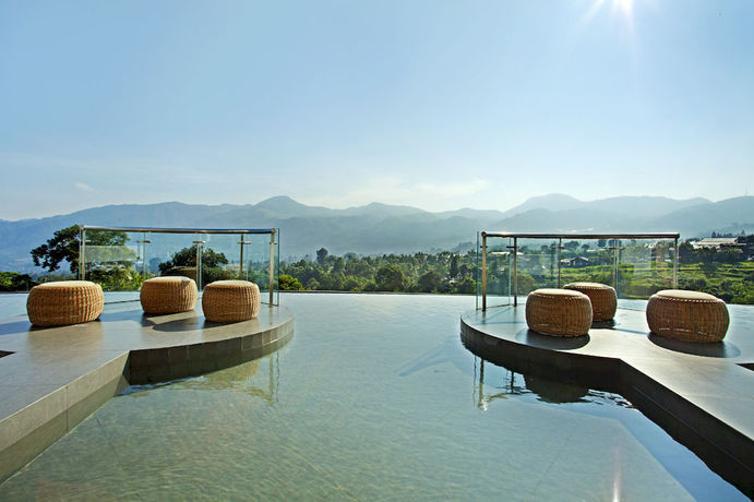 Imagen de la habitación del Hotel Pesona Alam Resort And Spa. Foto 6