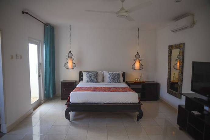 Imagen de la habitación del Hotel Pesona Beach Resort and Spa. Foto 6