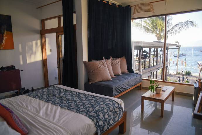 Imagen de la habitación del Hotel Pesona Beach Resort and Spa. Foto 7