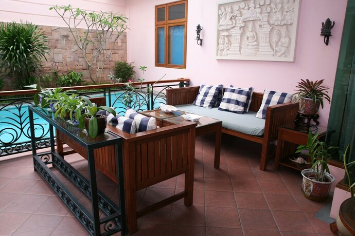 Imagen de la piscina del Hotel Pesona Guest House Jakarta. Foto 19