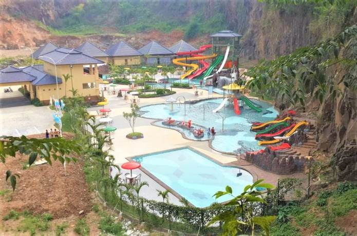 Imagen de la piscina del Hotel Pesona Nirwana Resort by Zuzu. Foto 5