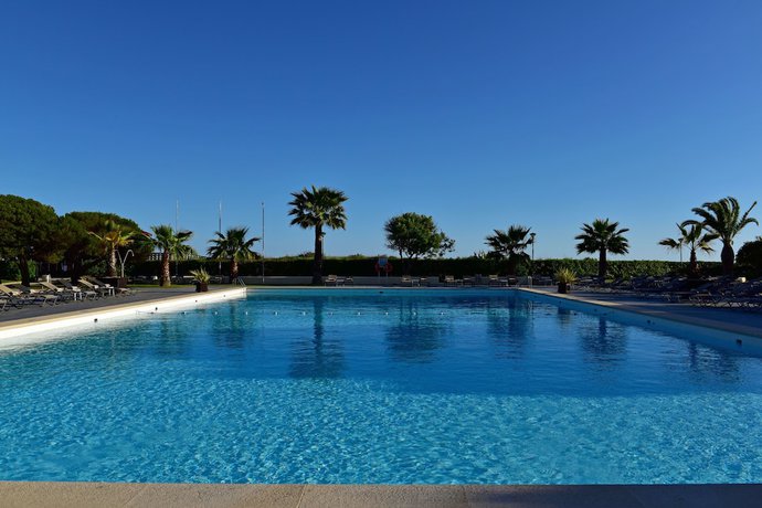 Imagen de la piscina del Hotel Pestana Alvor Beach Villas. Foto 12