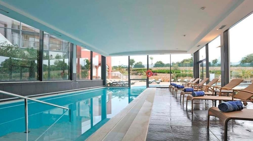 Imagen de la piscina del Hotel Pestana Alvor Park. Foto 15