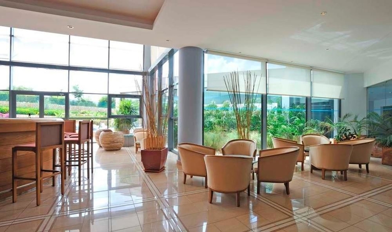 Imagen del bar/restaurante del Hotel Pestana Alvor Park. Foto 2