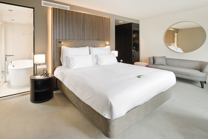 Imagen de la habitación del Hotel Pestana Amsterdam Riverside. Foto 12