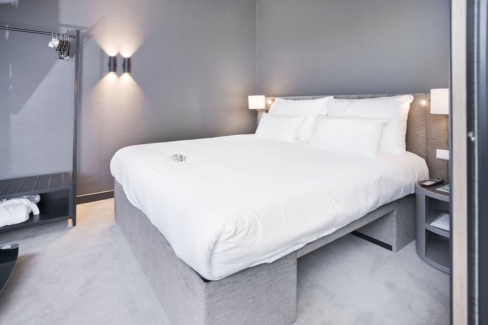 Imagen de la habitación del Hotel Pestana Amsterdam Riverside. Foto 17