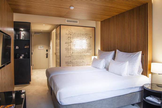 Imagen de la habitación del Hotel Pestana Amsterdam Riverside. Foto 20