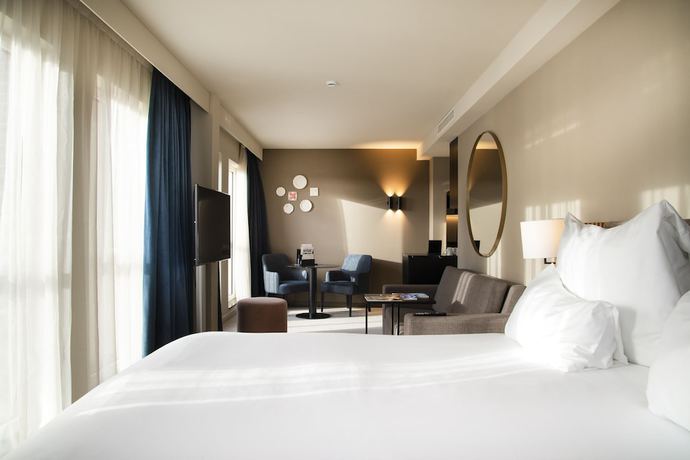 Imagen de la habitación del Hotel Pestana Amsterdam Riverside. Foto 22