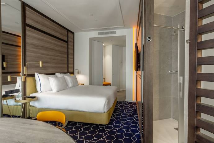 Imagen de la habitación del Hotel Pestana CR7 Gran Vía Madrid. Foto 19