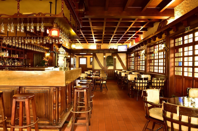 Imagen del bar/restaurante del Hotel Pestana Carlton Madeira Ocean Resort. Foto 2