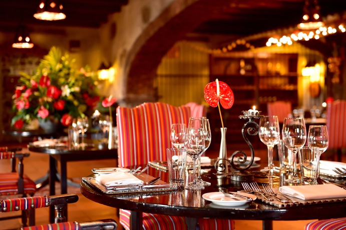 Imagen del bar/restaurante del Hotel Pestana Carlton Madeira Ocean Resort. Foto 5