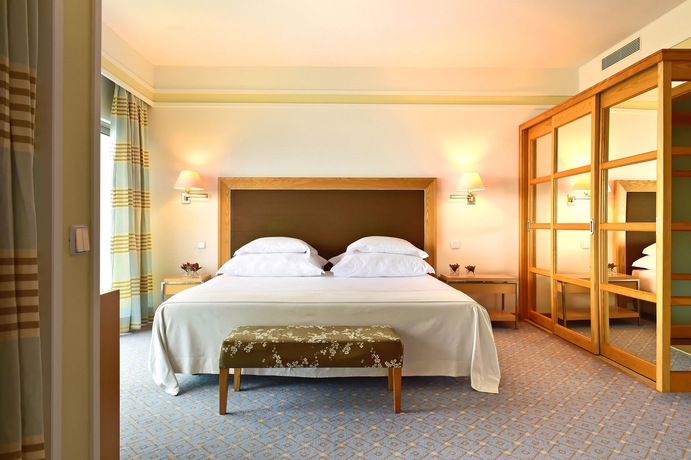 Imagen de la habitación del Hotel Pestana Carlton Madeira Ocean Resort. Foto 8