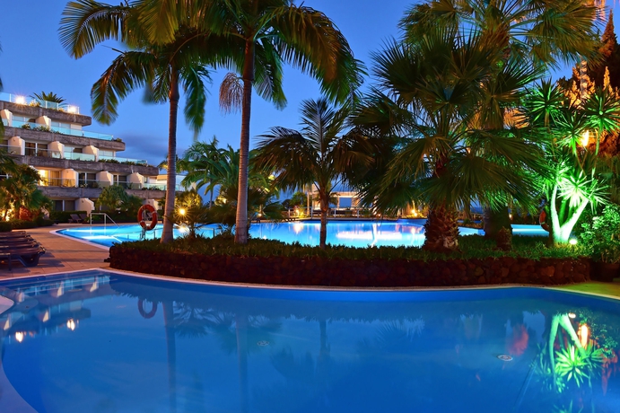 Imagen de la piscina del Hotel Pestana Carlton Madeira Ocean Resort. Foto 13