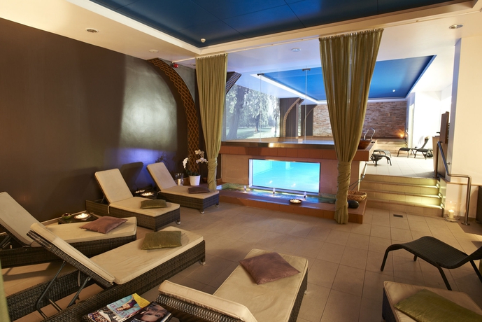 Imagen de la piscina del Hotel Pestana Chelsea Bridge & Spa. Foto 15